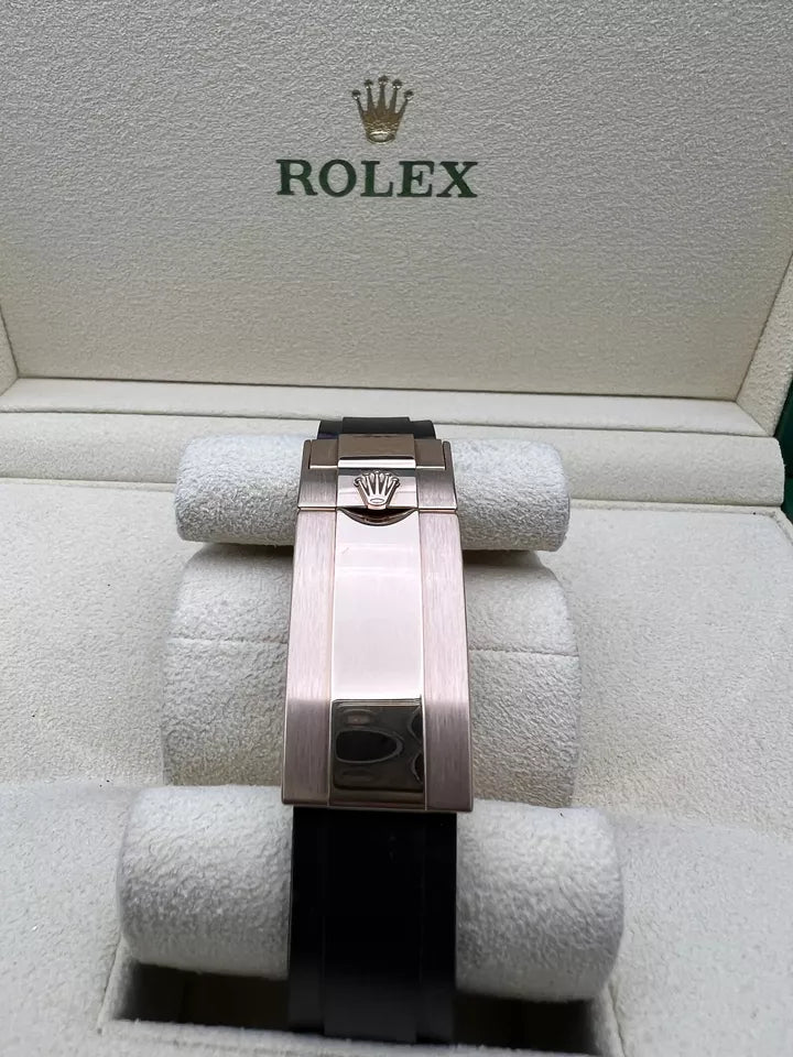Rolex Yacht‑Master Rose Gold Black Dial Oyster Rubber - Master Copy