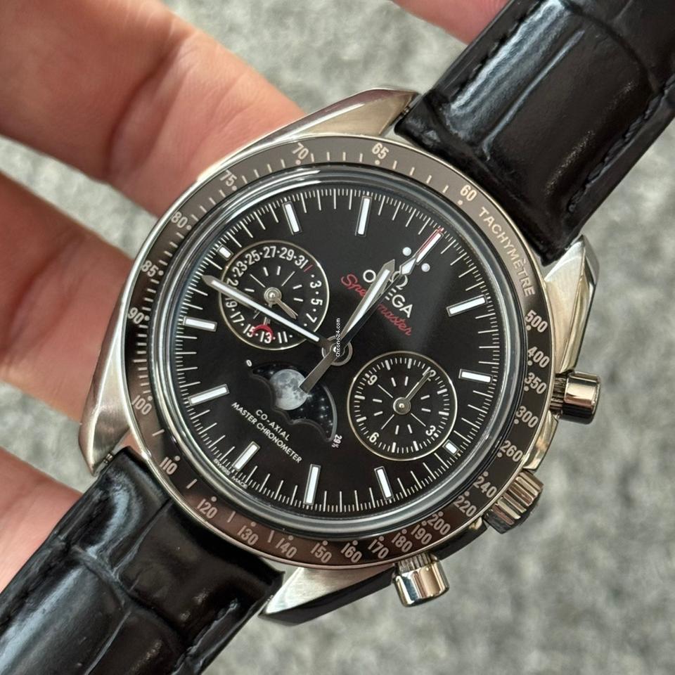 Omega Speedmaster Moonwatch Co-Axial Chronograph - Master Copy